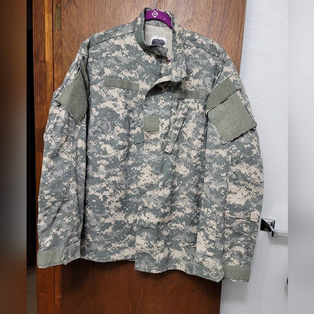 ACU Digital Green Jacket. Size L.  (9)